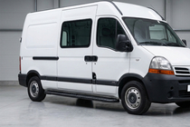 Nissan Interstar 2002-2010 Seitenschweller Bosphorus Black (2 Stk., Aluminium) Foto 1