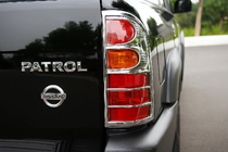 Nissan Patrol Y61 1997-2011 Chrom Blenden für Rückleuchten (Kunststoff) Foto 1