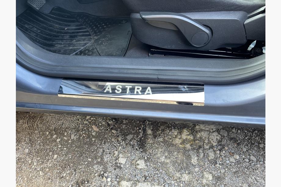 Opel Astra H 2004-2013 Einstiegsleisten Carmos V1 (4 Stk, Edelstahl) Image