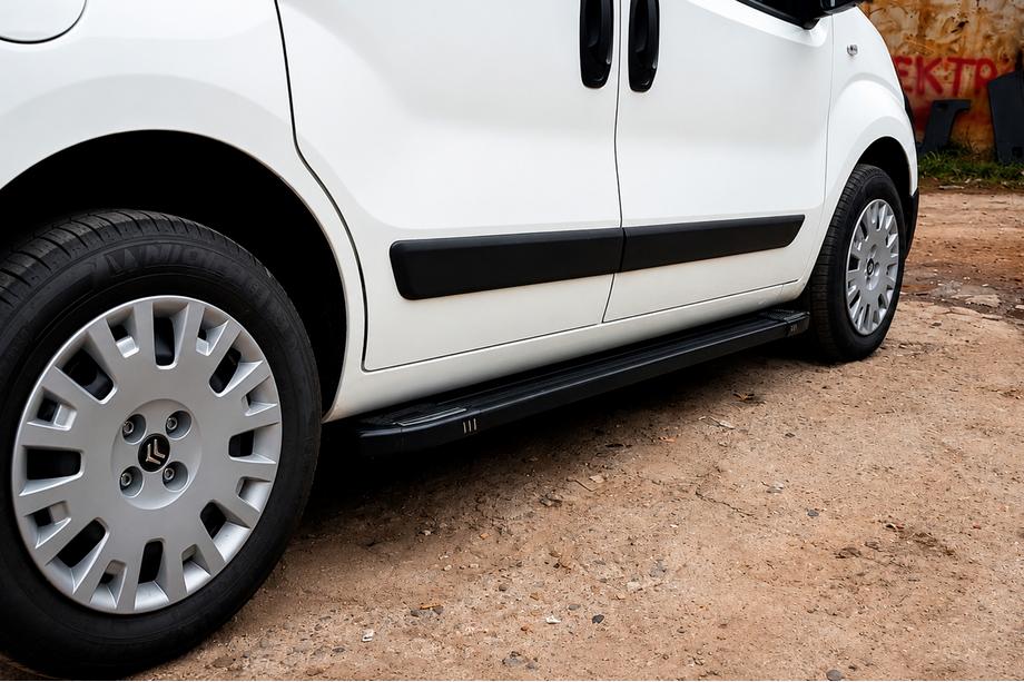 Peugeot Bipper 2008-2017 Seitenschweller Mostu Black (2 Stk, Aluminiumprofil) Image