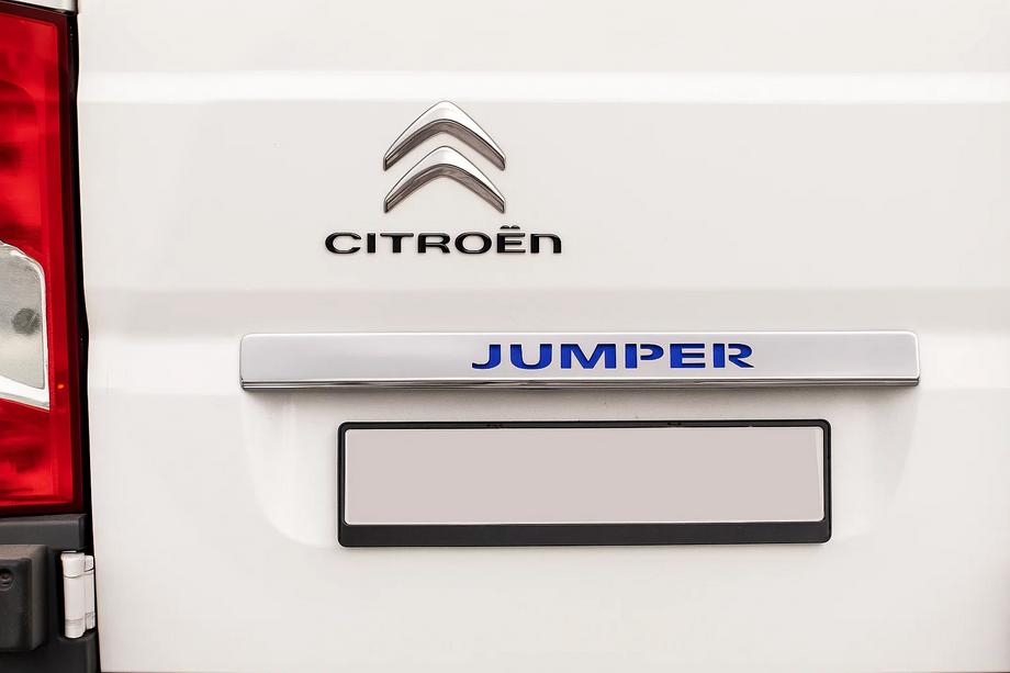 Citroen Jumper 2007-2025 Chromleiste über dem Kennzeichen mit LED-Blau (Edelstahl) Image