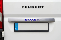 Peugeot Boxer 2006-2025 Chromleiste über dem Kennzeichen mit LED-Blau (Edelstahl) Foto 1