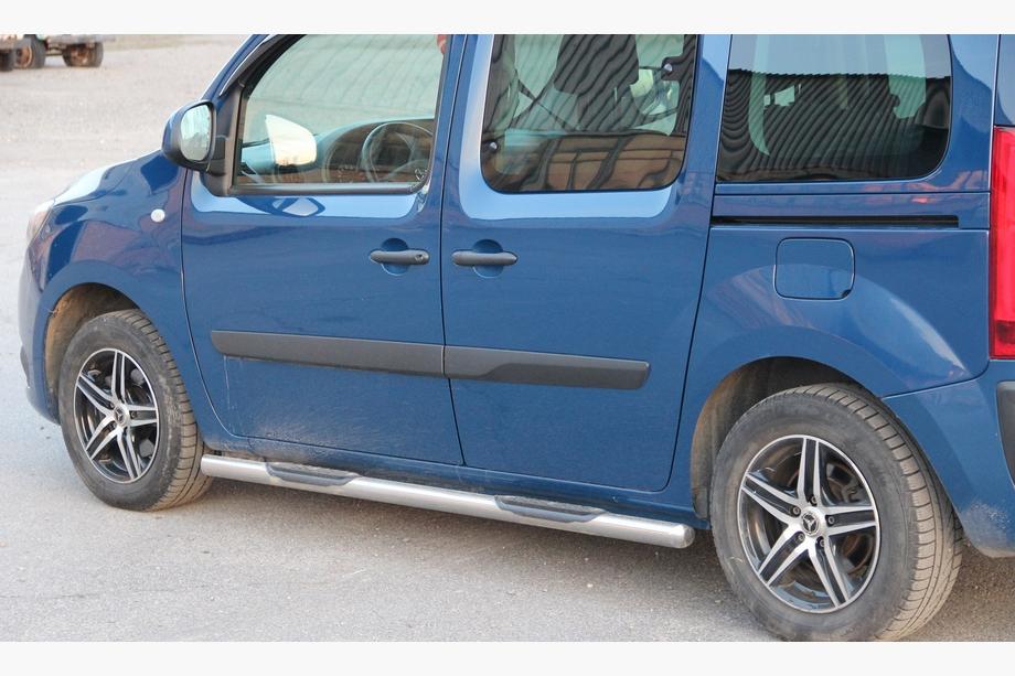 Mercedes Citan 2013-2021 Seitliche Rohre (2 Stk., Edelstahl) 70mm, kurzer Radstand mit Kunststoffeinsätzen Foto 2