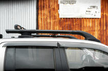 Volkswagen Amarok 2010-2022 Dachreling Black Shark (mit Querträgern) Foto 3