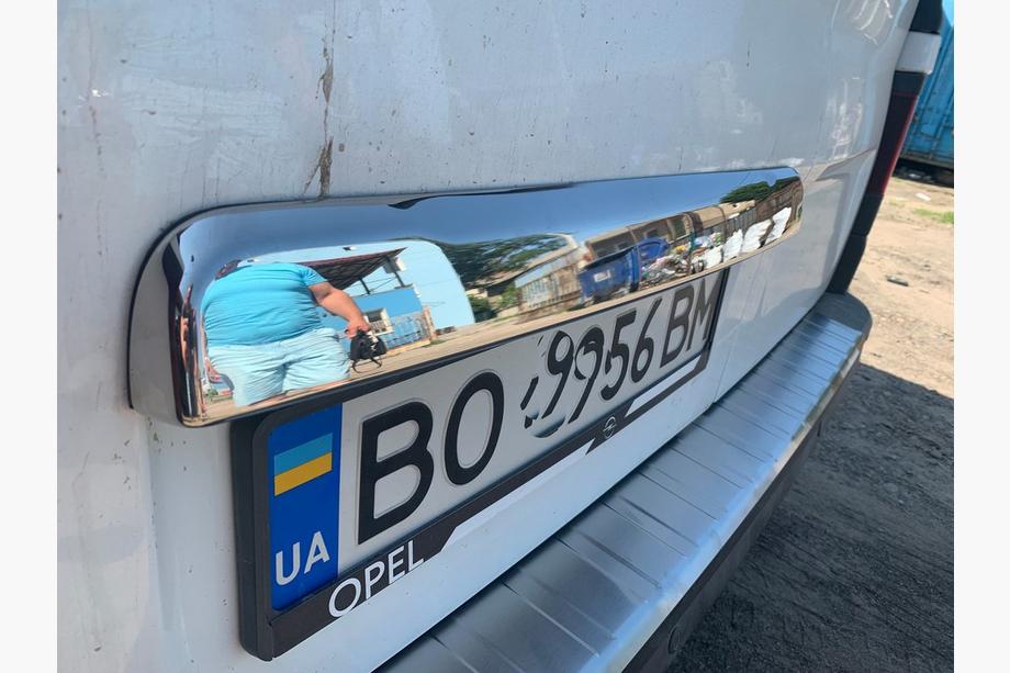 Opel Vivaro 2015-2019 Chromleiste über dem Kennzeichen (Edelstahl) Foto 5