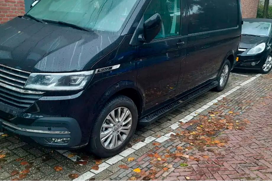 Volkswagen T6 2015-2024 Trittbretter Allmond Black (2 Stk., Aluminium) Langer Radstand Image