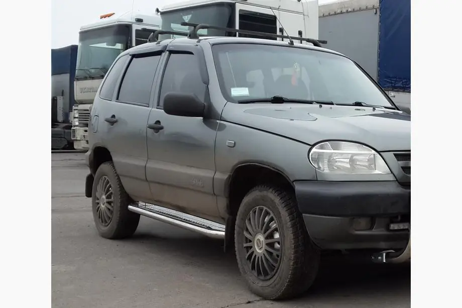 Chevrolet Niva 1998-2020 Seitenschweller Premium (2 Stk., Edelstahl) Image