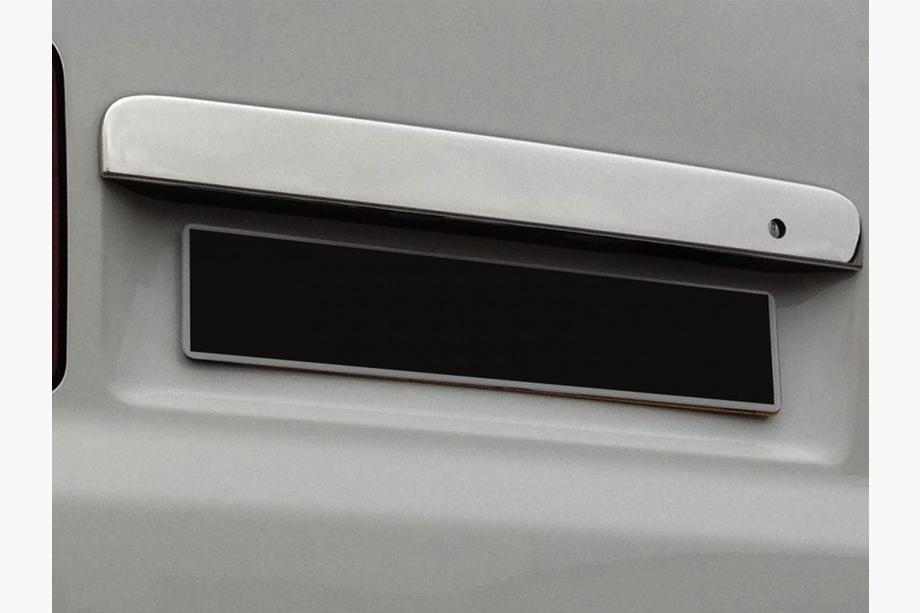 Volkswagen T5 Caravelle 2004-2010 Chromleiste über dem Kennzeichen für Flügeltüren (Edelstahl) OmsaLine - Italienischer Edelstahl Foto 2