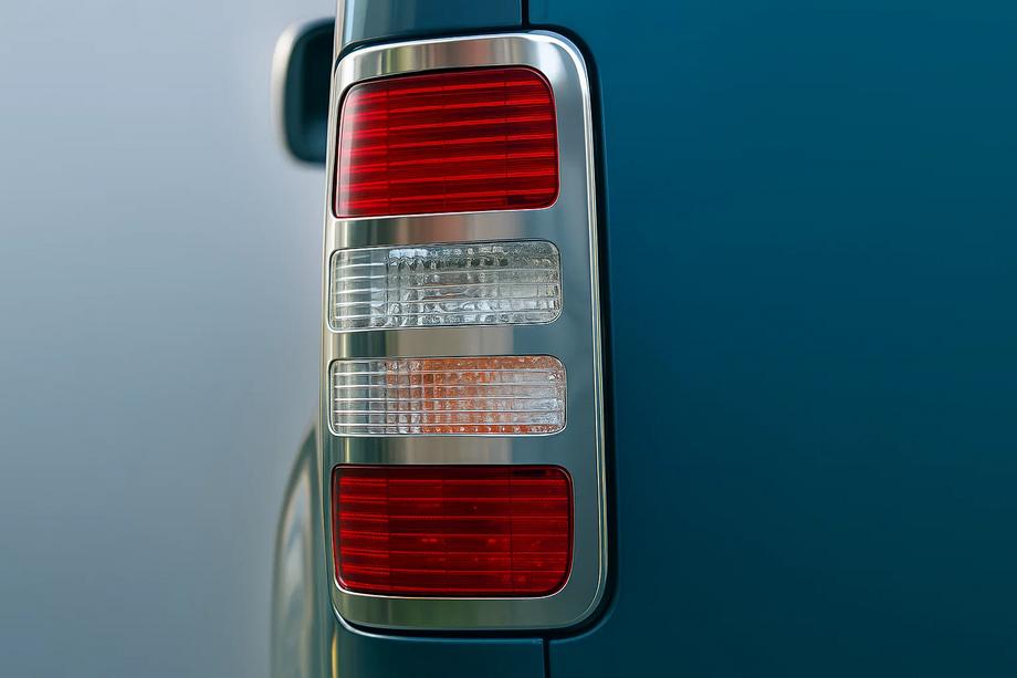 Volkswagen Caddy 2010-2015 Rückleuchten Abdeckungen V1 (2 Stk., Edelstahl) Image