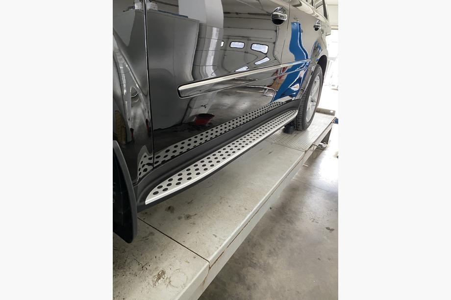 Mercedes GL class X164 2006-2012 Seitenschweller Original Design Foto 3