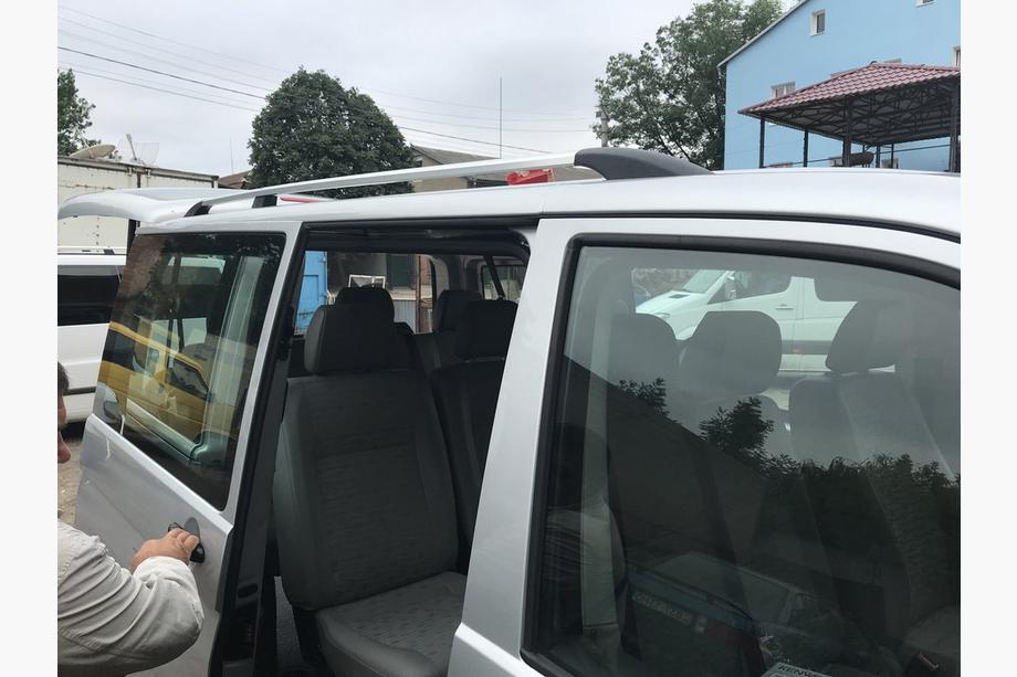 Volkswagen T5 Caravelle 2004-2010 Dachreling Chrom Kurze Basis, Kunststofffüße Foto 2