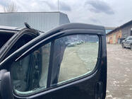 Nissan Primastar 2002-2014 Windabweiser (2 Stk, Niken) Foto 3