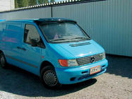 Mercedes Vito W638 1996-2003 Frontscheibenblende (schwarz glanz, 5mm) Foto 4