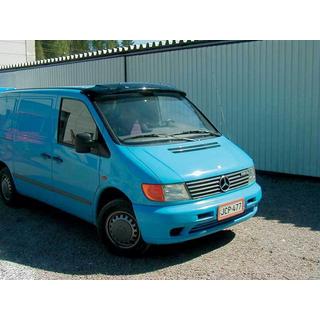 Frontscheibenblende (schwarz glanz, 5mm) Mercedes Vito W638 1996-2003 Foto 4