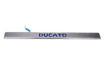 Fiat Ducato 2006-2025 LED Leiste über dem Kennzeichen (Edelstahl) Blaue LED-Beleuchtung Foto 2
