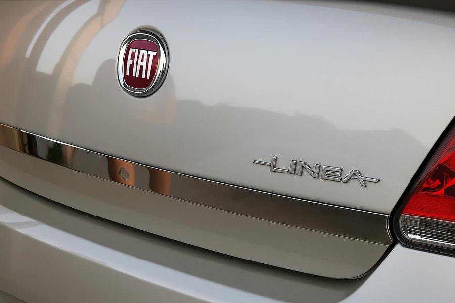 Fiat Linea 2006-2018 Kofferraumdeckel Leiste 2006-2012 Edelstahl Ohne Schlüsselloch Foto 2