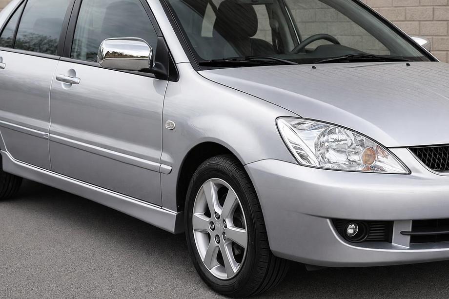 Mitsubishi Lancer 9 2004-2008 Spiegelabdeckungen Chrom (2 Stk) Image