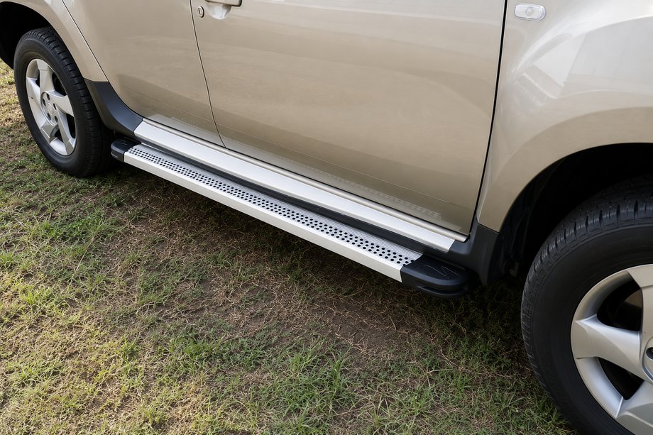 Dacia Duster 2008-2018 Seitenschweller Maya V2 (2 Stk., Aluminium) Image