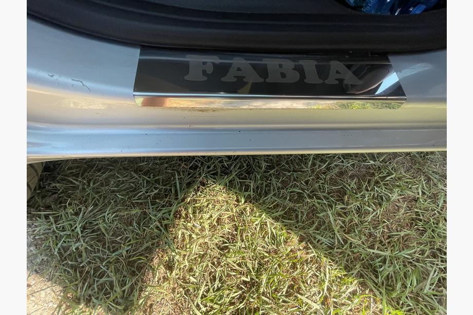 Skoda Fabia 2007-2014 Einstiegsleisten Carmos (4 Stk., Edelstahl) Image