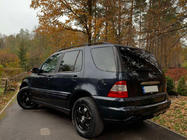 Mercedes ML W163 1997-2005 Chromleiste über dem Kennzeichen (Edelstahl) Carmos - Türkischer Edelstahl Foto 3