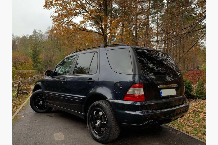 Mercedes ML W163 1997-2005 Chromleiste über dem Kennzeichen (Edelstahl) OmsaLine - Italienischer Edelstahl Foto 3