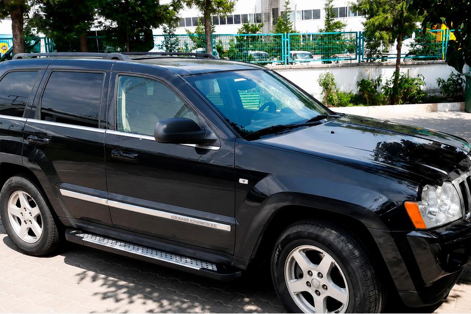 Jeep Grand Cherokee WK 2004-2010 Trittbretter Allmond Grey (2 Stk., Aluminium) Image