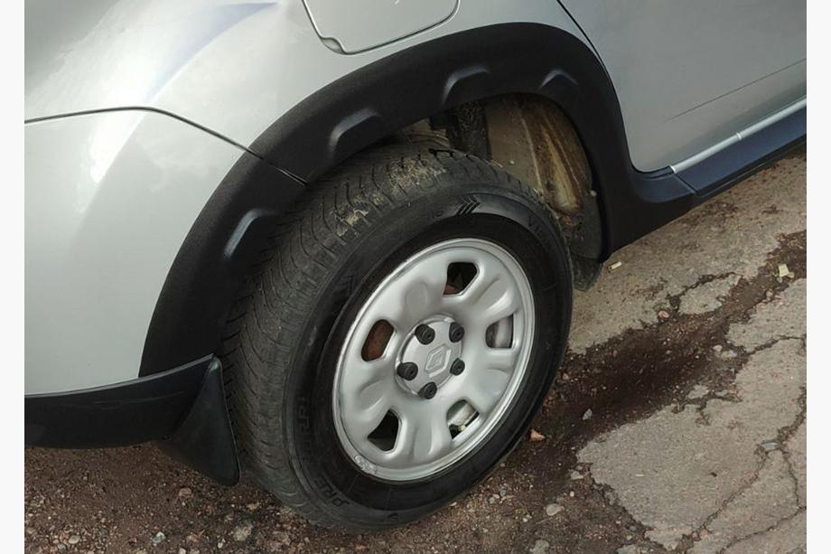 Renault Duster 2008–2017 Kotflügelverbreiterungen mit Kanten (8 Stk, ABS) Foto 10