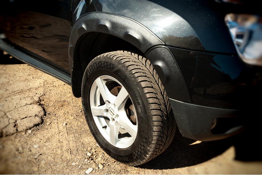 Renault Duster 2008–2017 Kotflügelverbreiterungen mit Kanten (8 Stk, ABS) Foto 9