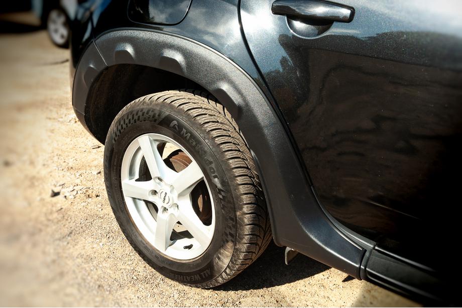 Renault Duster 2008–2017 Kotflügelverbreiterungen mit Kanten (8 Stk, ABS) Foto 8