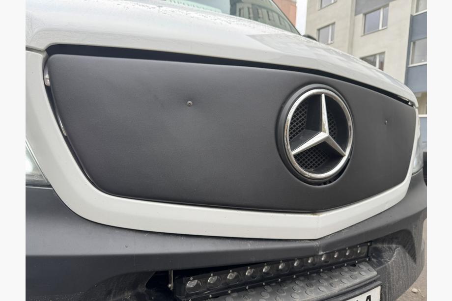 Mercedes Sprinter W906 2006–2018 Winterabdeckung für Kühlergrill V1 (2013↗) Foto 2