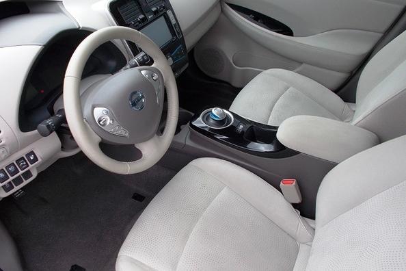 Das Unternehmen «AIS» beginnt, importiert in die Ukraine Elektroautos Nissan Leaf aus den USA Foto 2