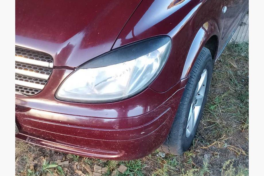 Mercedes Vito W639 2004-2014 Scheinwerferblenden gerade (2004-2010, 2 Stk, Kunststoff) Foto 2