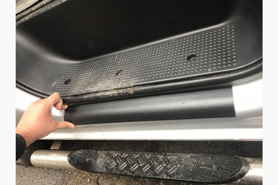 Opel Vivaro 2001–2015 ABS Einstiegsleisten Abdeckungen (2 Stk, DDU) Foto 7