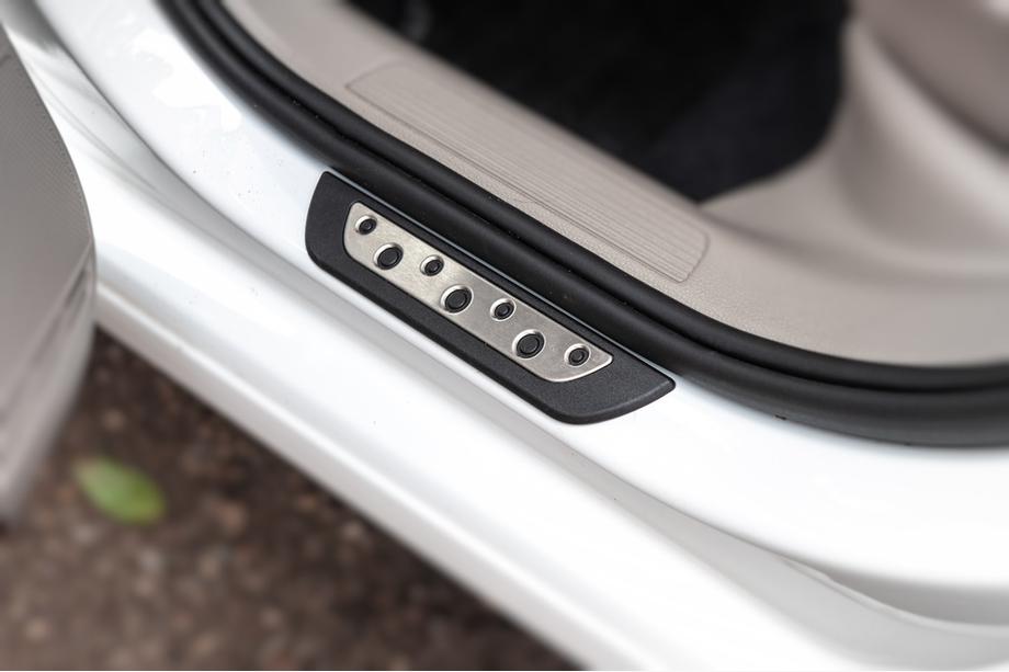 Volkswagen Golf 7/E-Golf 2012-2020 Einstiegsleisten Flexill Dotline (4 Stk, Edelstahl) Foto 3
