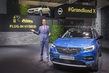 Opel präsentierte sein erstes Hybrid-Auto Foto 1