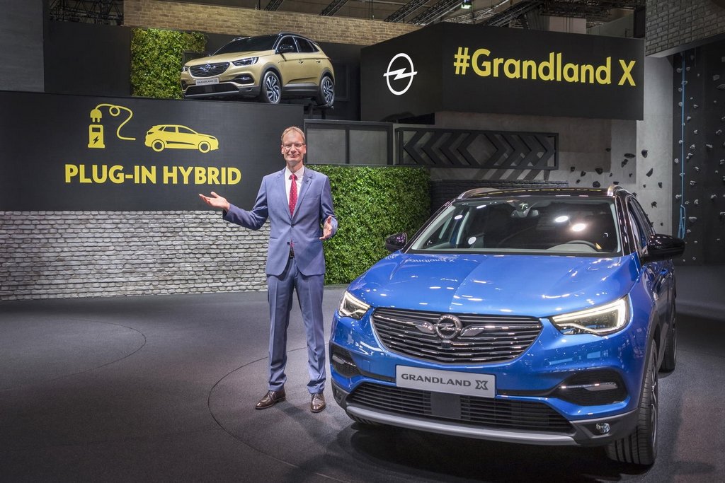Opel präsentierte sein erstes Hybrid-Auto