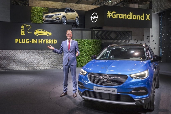 Opel präsentierte sein erstes Hybrid-Auto
