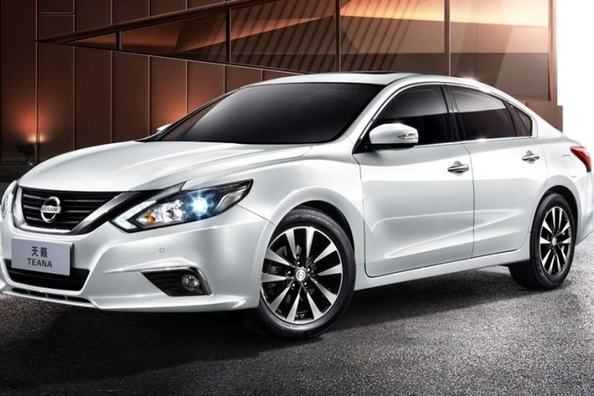Übersicht der Limousine Nissan Teana