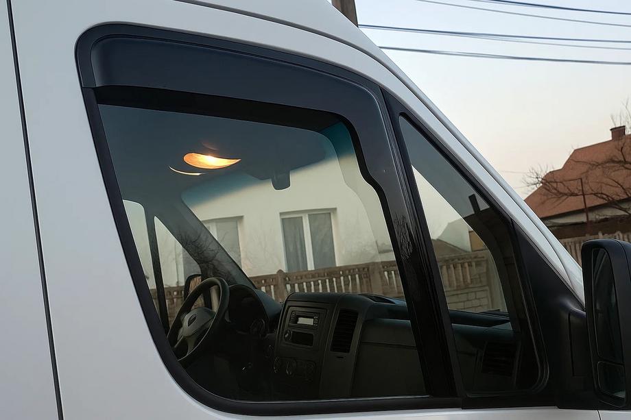Mercedes Sprinter W906 2006–2018 Windabweiser zum Kleben (2 Stk, HIC) Foto 2