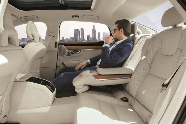 Übersicht der aktualisierten Limousine Volvo S90