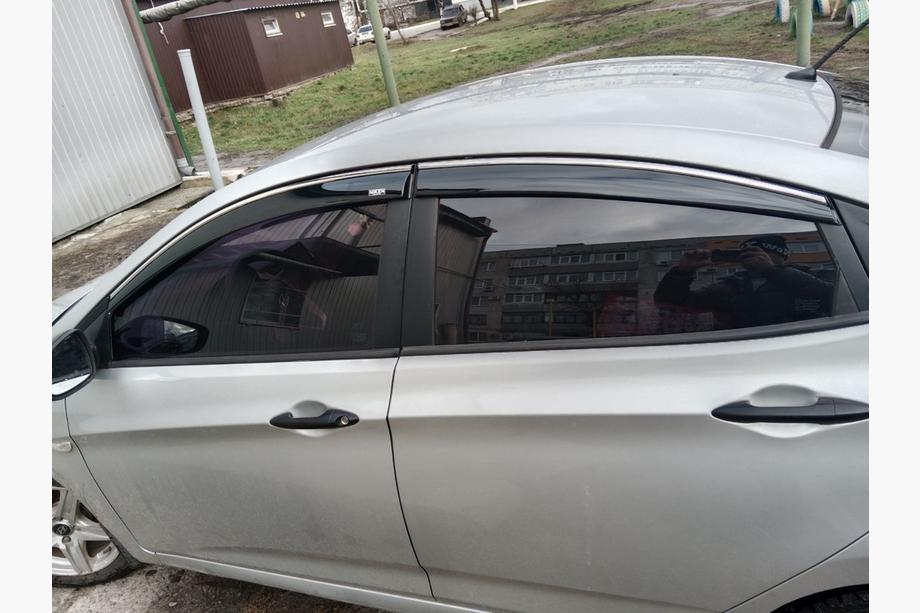 Hyundai Accent 2011-2017 Windabweiser mit Chromleiste SD (4 Stk, Niken) Image