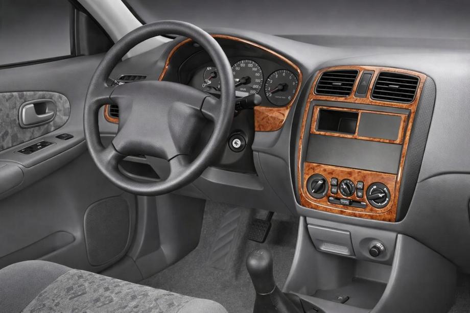 Mazda 323 1977-2003 Armaturenbrett Abdeckungen (2000-2004) Image