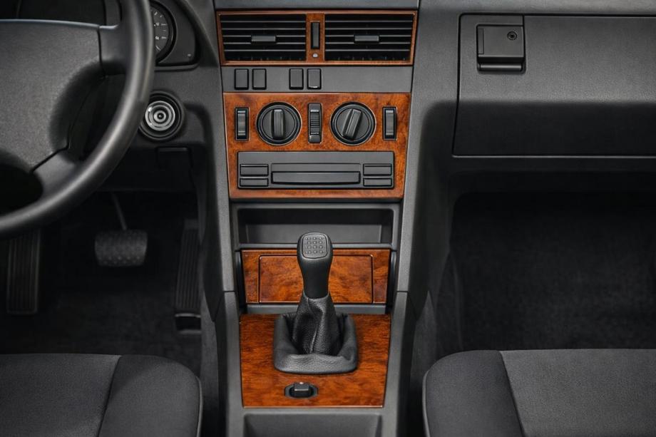 Mercedes C-class W202 1993-2001 Armaturenbrett Abdeckungen (1993-1995) Titan Image