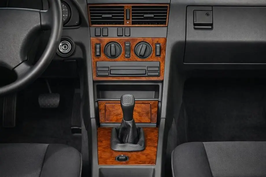 Mercedes C-class W202 1993-2001 Armaturenbrett Abdeckungen (1993-1995) Image