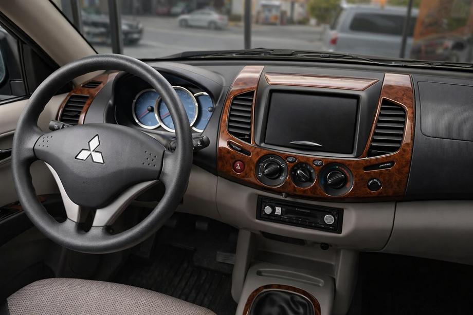 Mitsubishi L200 2006-2015 Armaturenbrett Abdeckungen (13-teilig) Aluminium Image