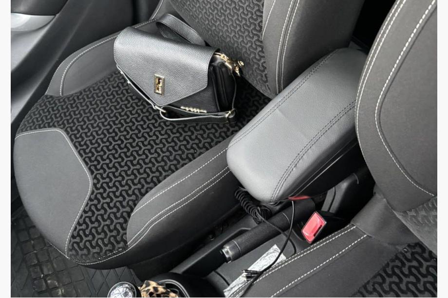 Citroen C-3 2009–2016 Armlehne (mit Kunststoffadapter für Getränkehalter) Foto 8