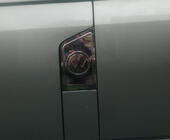 Volkswagen T5 Multivan 2003–2010 Tankdeckel Blende mit Logo (Carmos) Foto 1