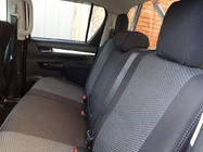 Toyota Hilux 2015- Autositzbezüge (Stoff, Classik) Foto 2