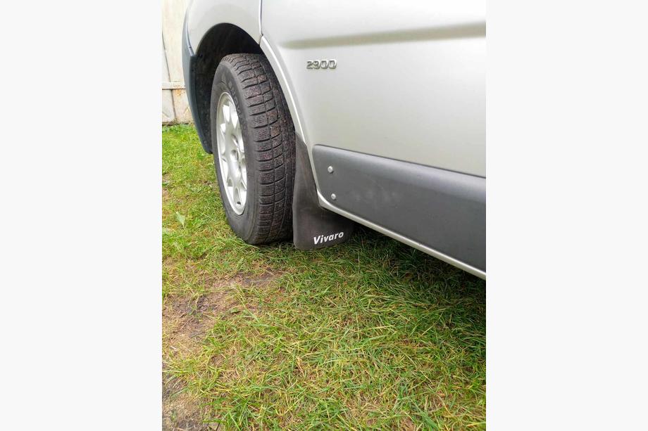 Opel Vivaro 2001–2015 Vordere passgenaue Schmutzfänger (Satz) Foto 1