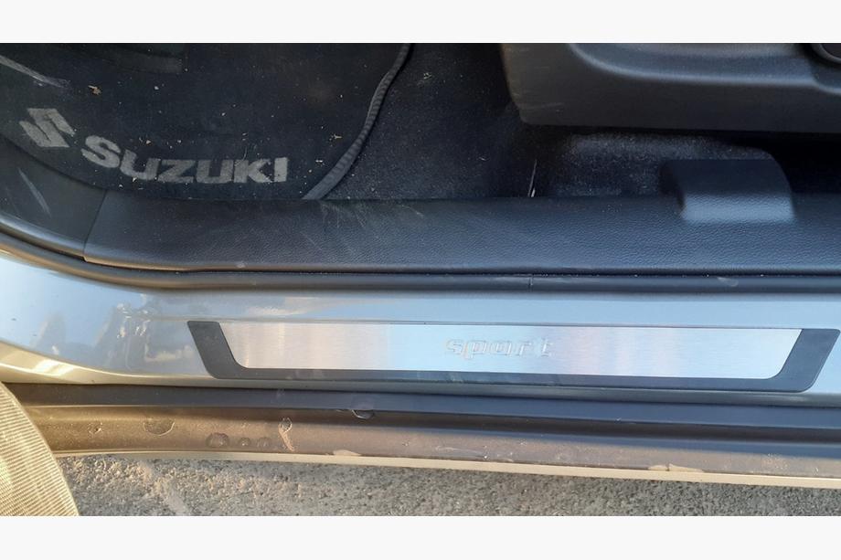 Suzuki SX4 2006-2013 Einstiegsleisten Abdeckungen (4 Stk.) Exklusiv Image